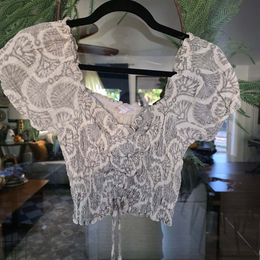 Olivaceous Smocked Crop Top womans Size S Gray White Floral